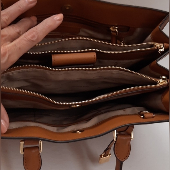 Brown Michael Kors bag - Picture 8 of 14